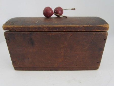 American, 18th. century, Small Dome Box